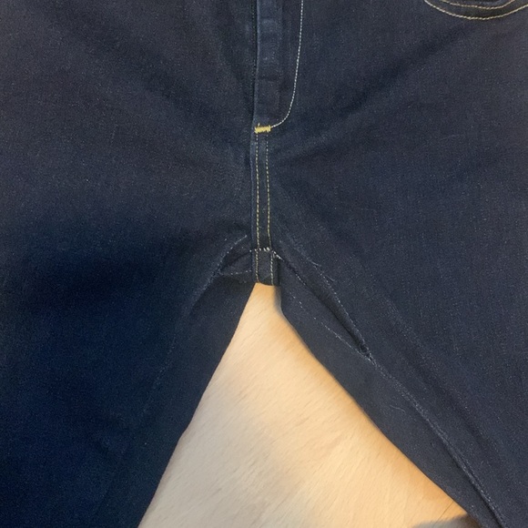 True religion size 28 midrise super skinny dark denim jeans. Name Halle - Picture 6 of 6